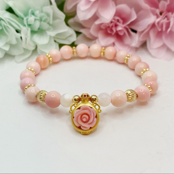 Queen Conch Shell Rose Bracelet - Picture 1 of 10